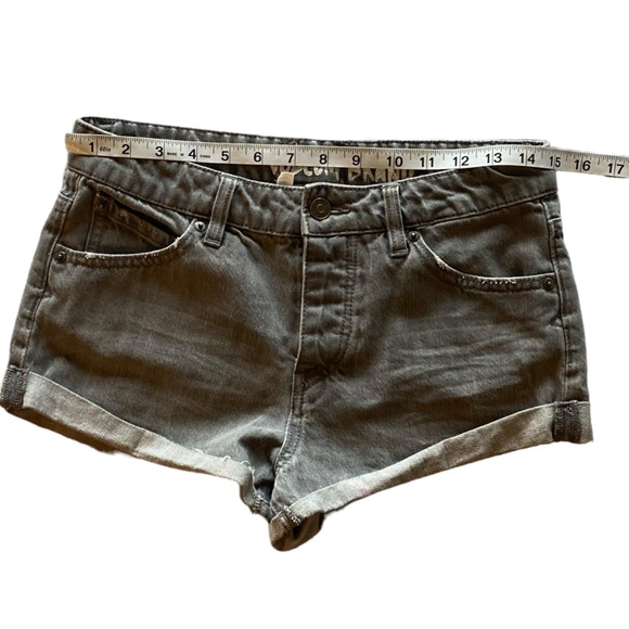 Volcom Grey Denim Distressed Jean Shorts. Waist 25” Size 1 Great Condition! - Picture 5 of 9